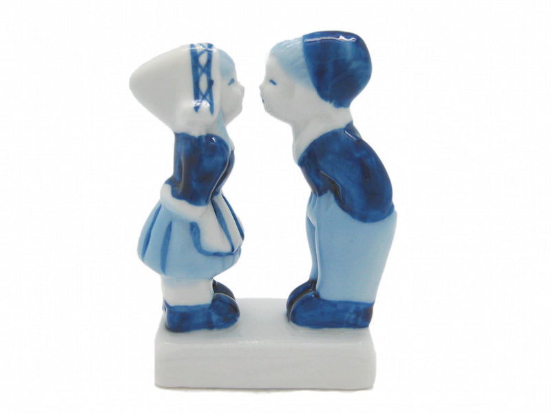 Kissing Couple Delft Blue Figurine - OktoberfestHaus.com
 - 1