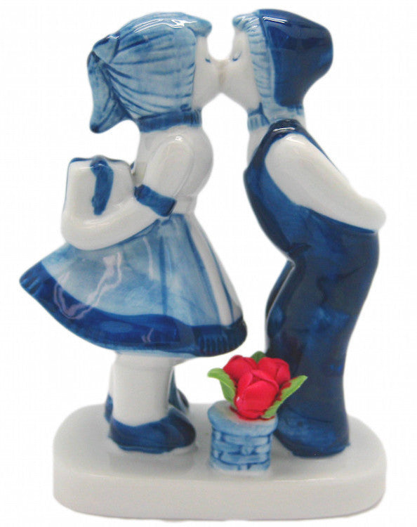 Ceramic Delft Blue Kiss with Tulips - OktoberfestHaus.com
 - 1