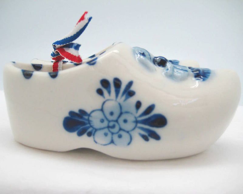 Delft Shoe Pair with Embossed Kiss Design - OktoberfestHaus.com
 - 3