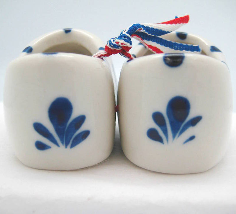 Delft Shoe Pair with Embossed Kiss Design - OktoberfestHaus.com
 - 4