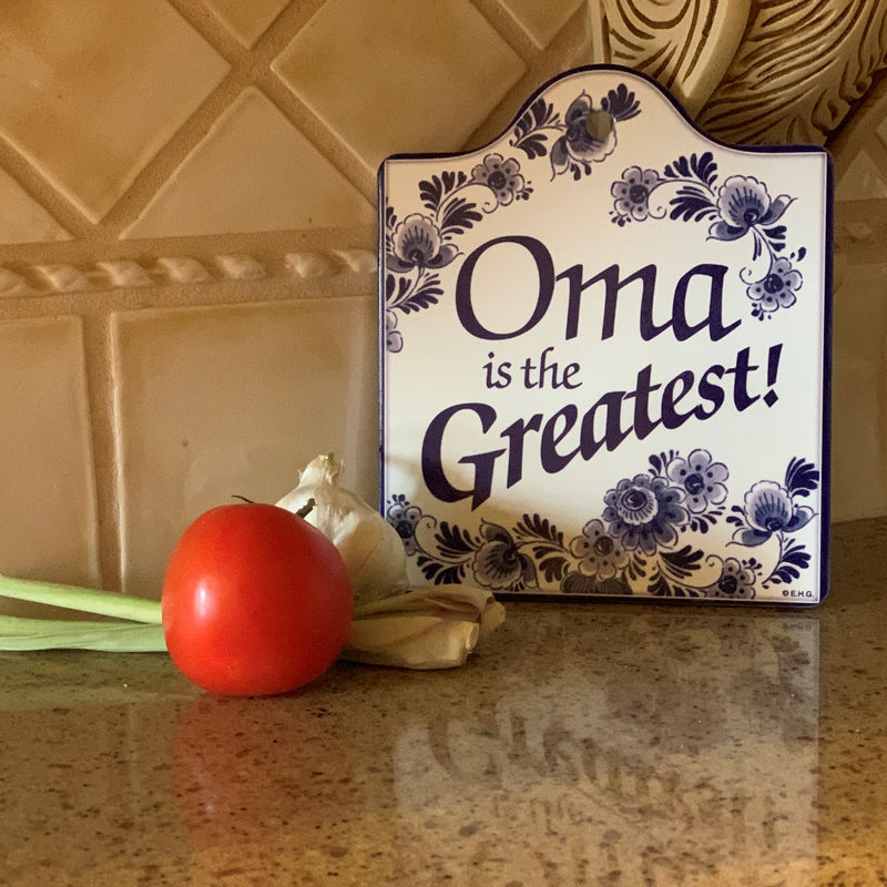 Decorative Delft Blue Cheeseboard: Oma Is the Greatest