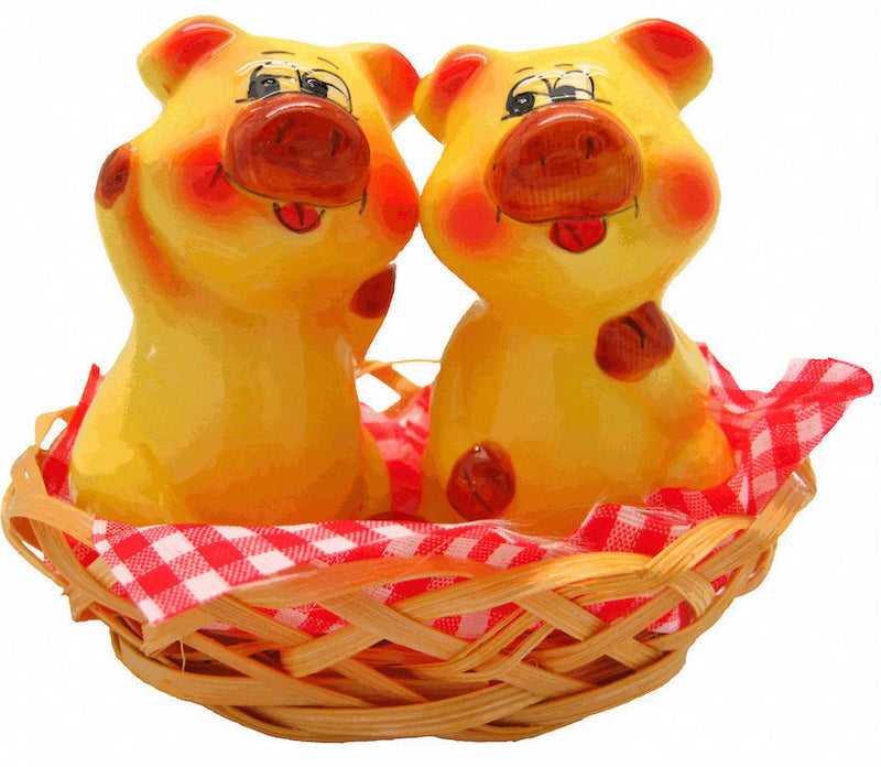 Animal Salt and Pepper Shakers Pigs Basket - OktoberfestHaus.com
 - 1