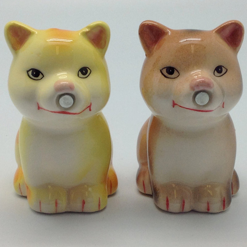 Ceramic Salt & Pepper Set Magnetic Cats - OktoberfestHaus.com
 - 3