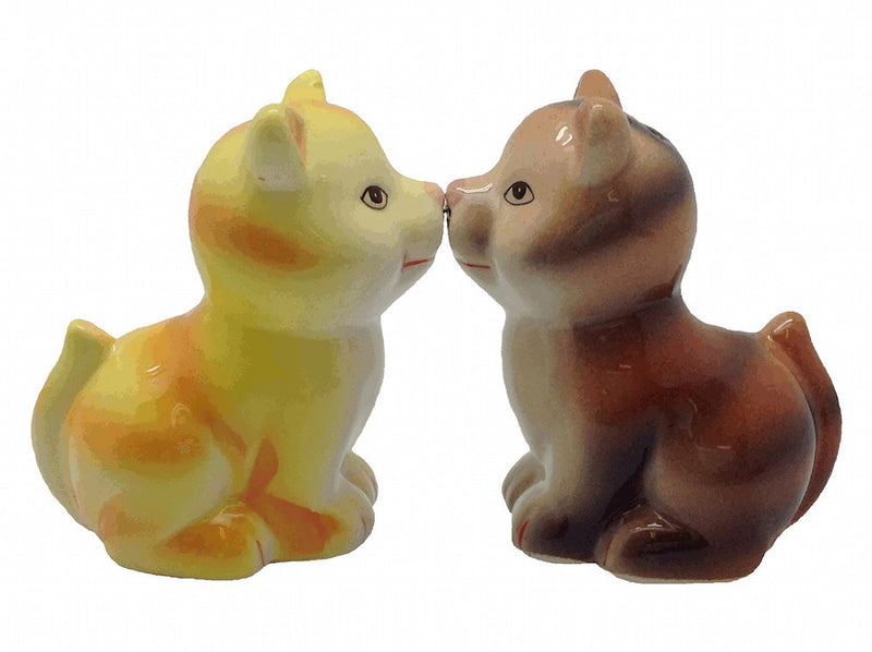 Ceramic Salt & Pepper Set Magnetic Cats - OktoberfestHaus.com
 - 1
