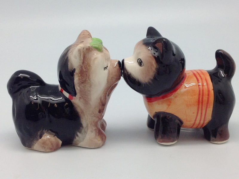 Ceramic Salt & Pepper Set Magnetic Dogs - OktoberfestHaus.com
 - 2