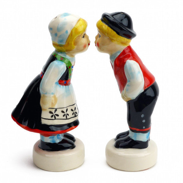 Cute Salt and Pepper Shakers Norwegian Standing Couple - OktoberfestHaus.com
